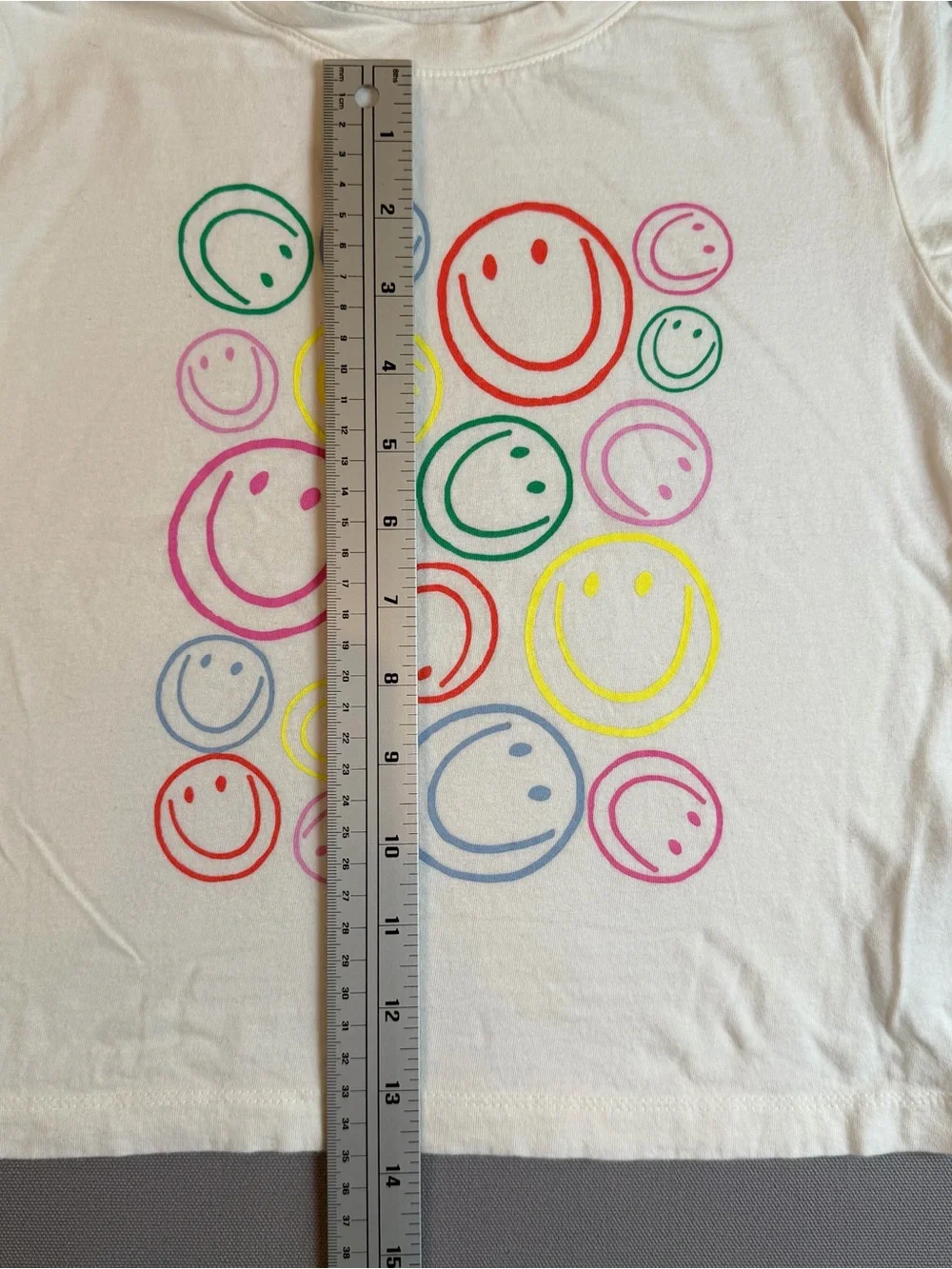 GAP kids szS(6-7) White Short Sleeve Tee with Multicolor Smiley Faces